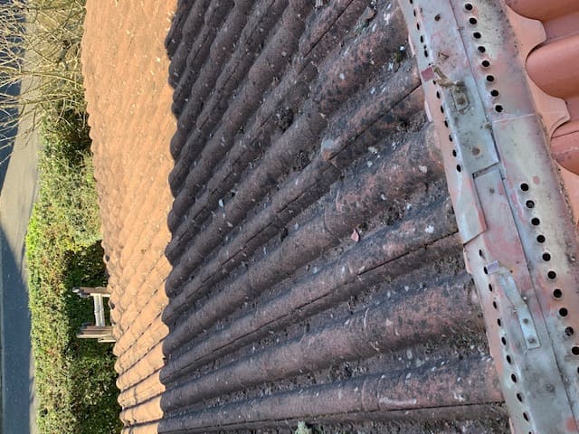 Nantes 44300 démoussage nettoyage de toiture couvreur deloriere